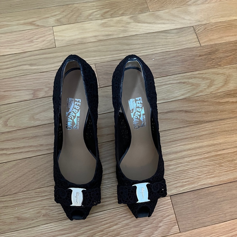 Salvatore Ferragamo Bonita Black Lace Pump size 7.5